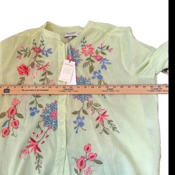 Johnny Was Green Shirred Yolk Kamiko Blouse Shirt Top Embroidered Floral Size L - Picture 6 of 7